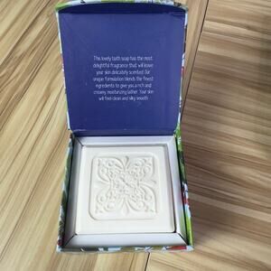 White Snow Luxurious Soap 5.3 oz (150g) Made USA Rich & creamy delightful scent